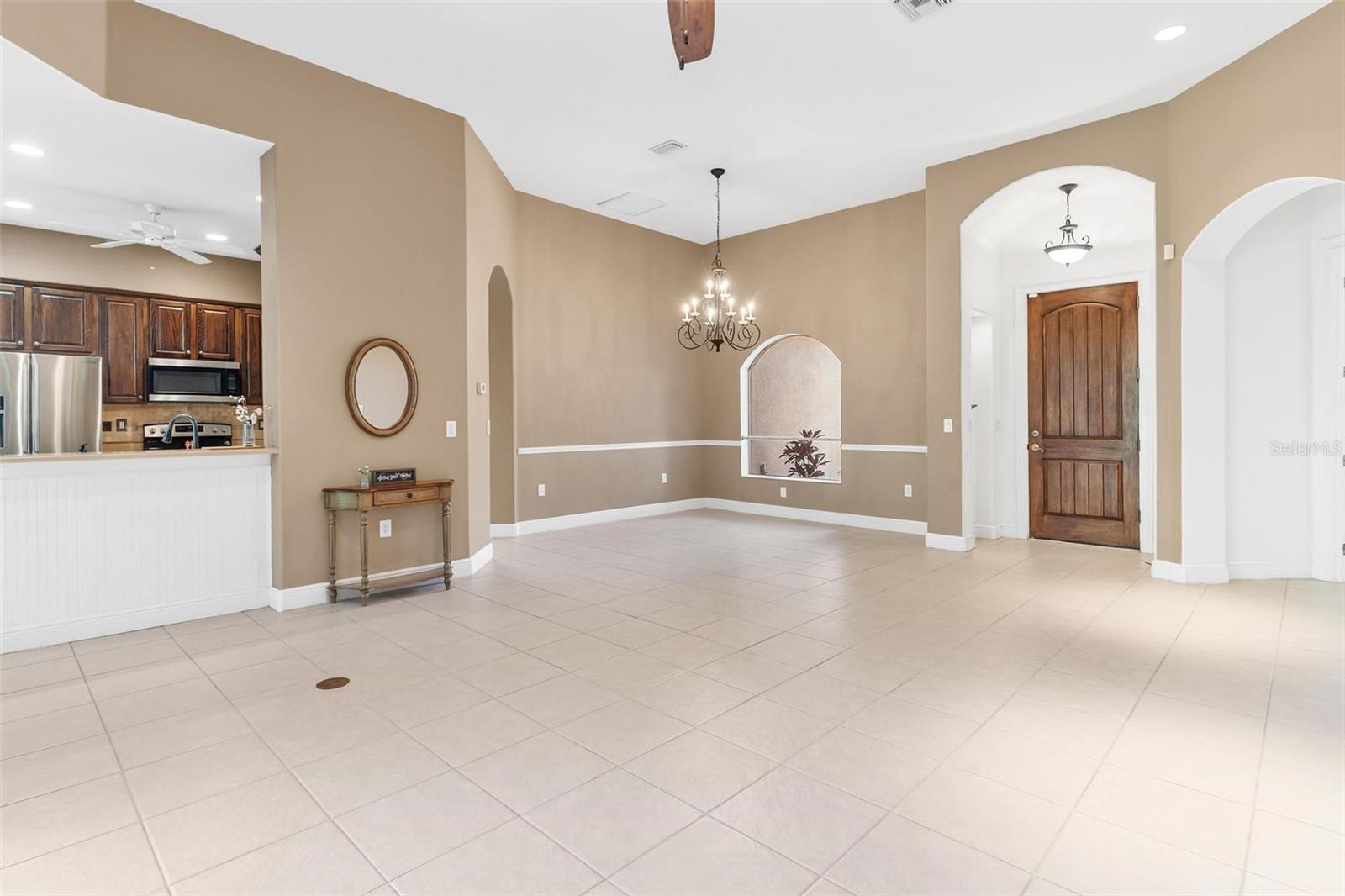 Image 18 of 58 For 38633 Lakeview Walk