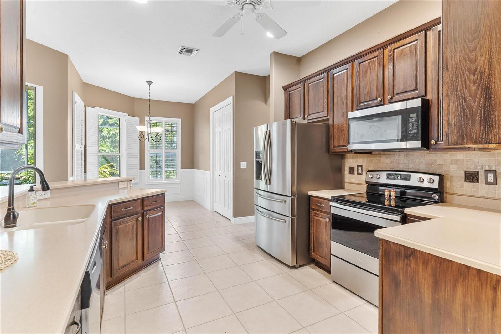 Image 22 of 58 For 38633 Lakeview Walk