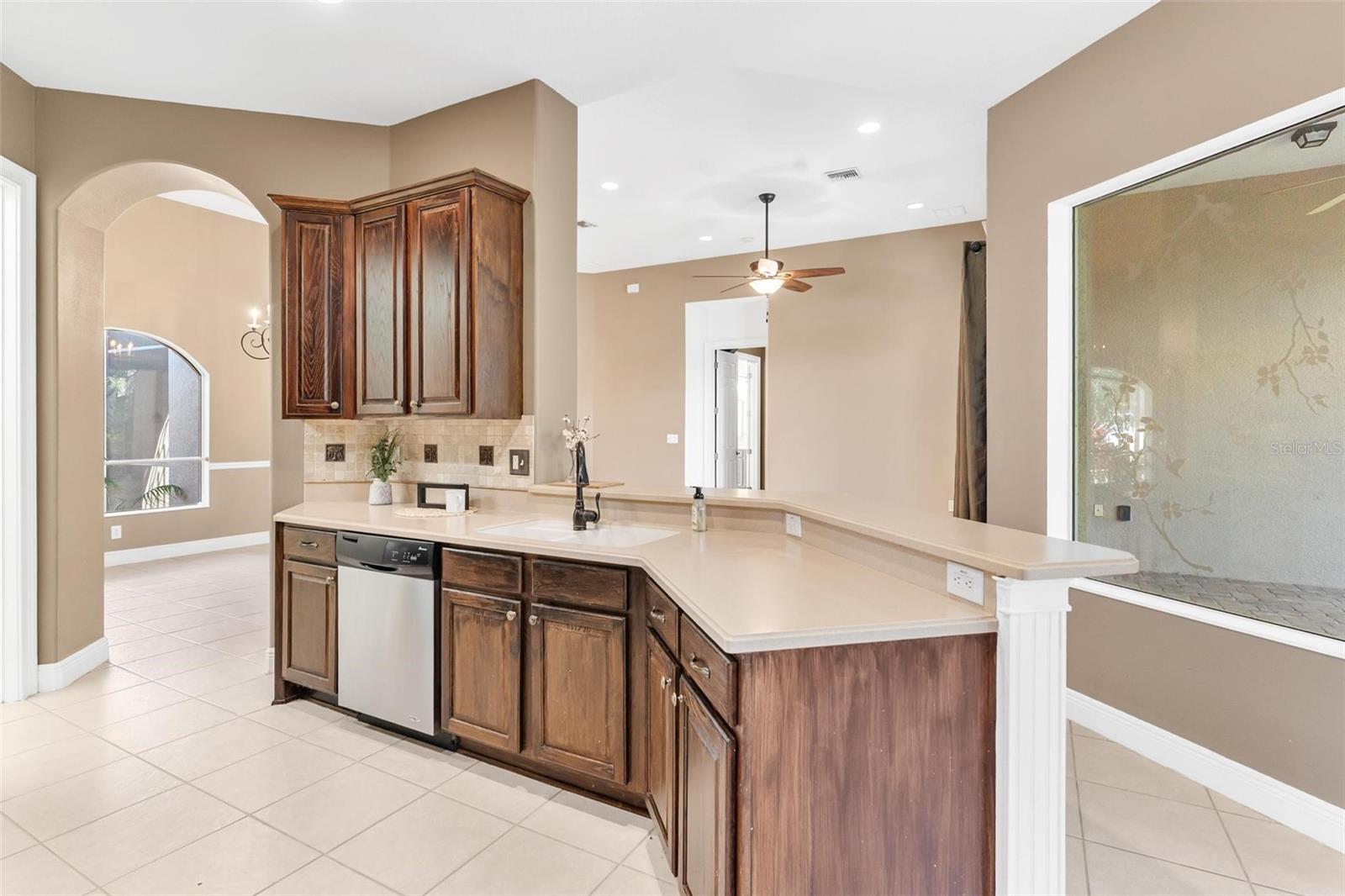 Image 23 of 58 For 38633 Lakeview Walk