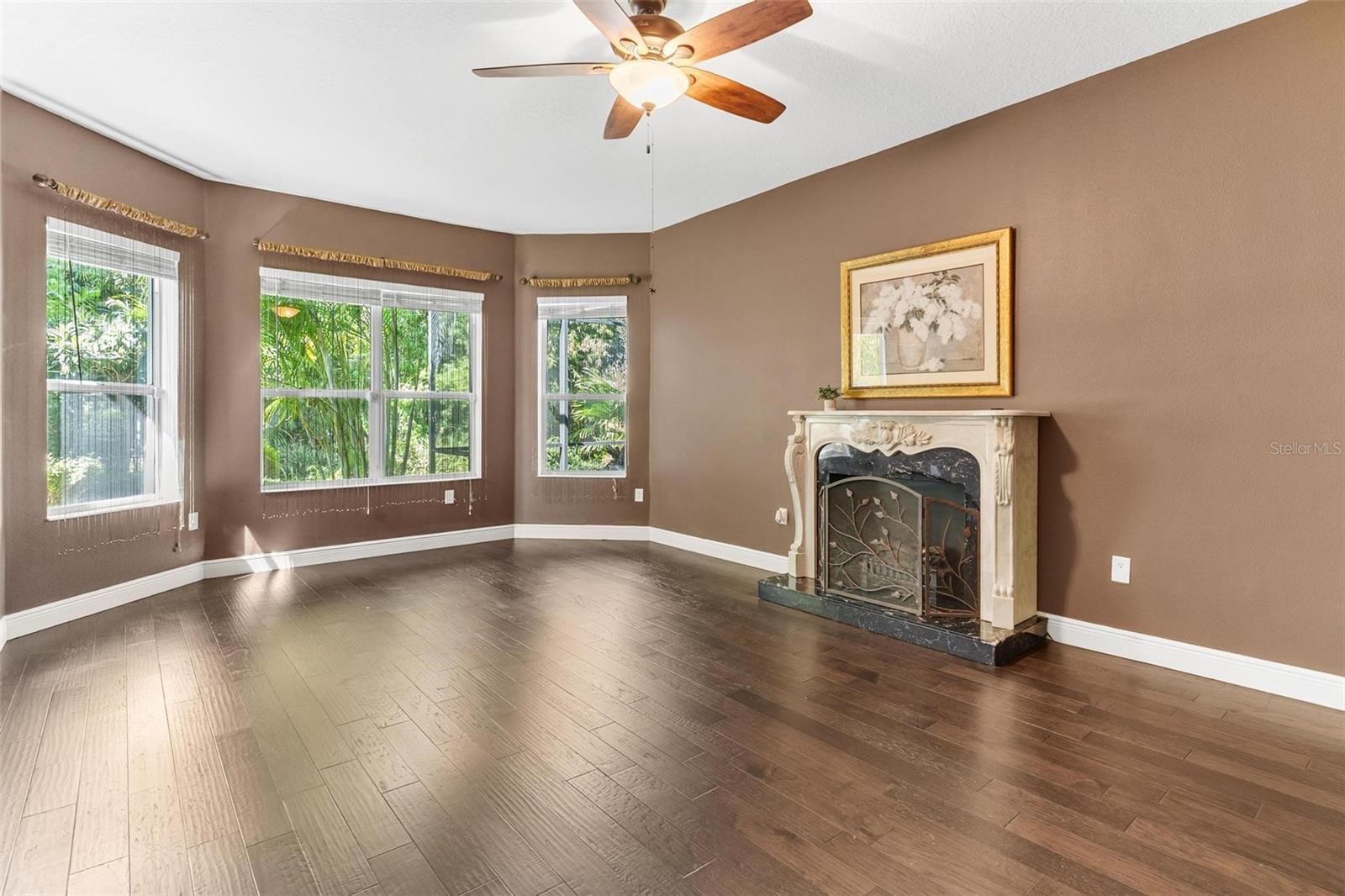 Image 32 of 58 For 38633 Lakeview Walk