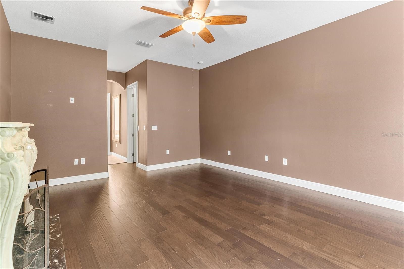 Image 33 of 58 For 38633 Lakeview Walk