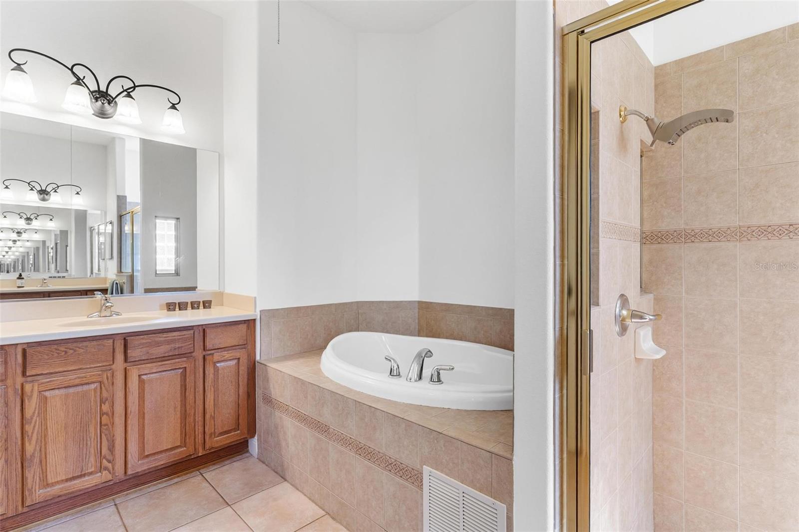 Image 36 of 58 For 38633 Lakeview Walk