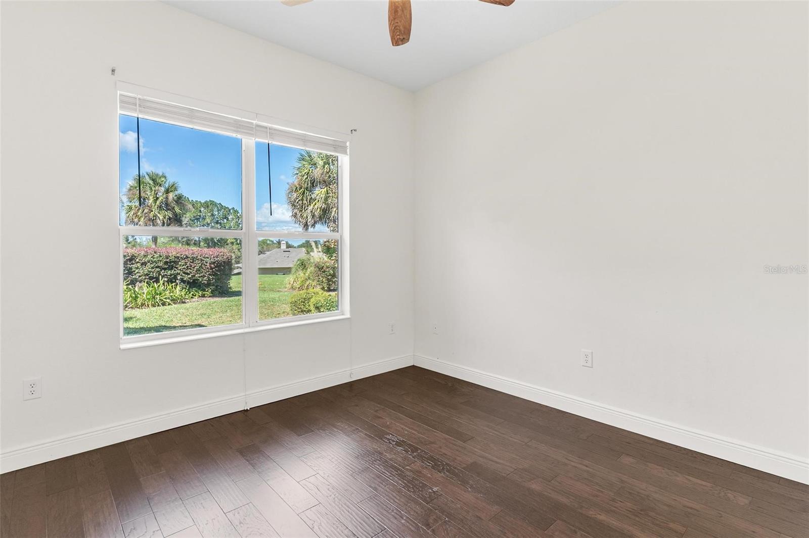 Image 38 of 58 For 38633 Lakeview Walk