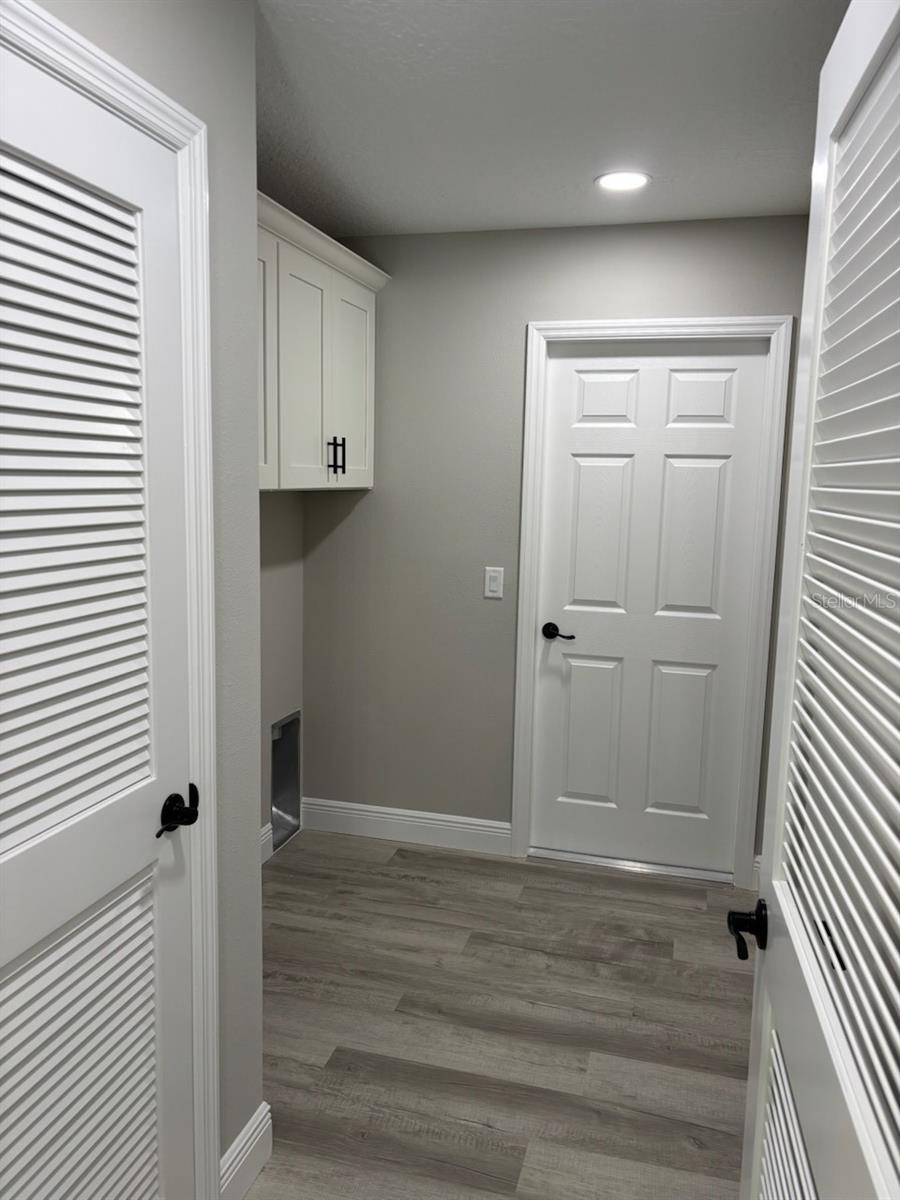 Listing photo id 17 for 10943 Walk Terrace