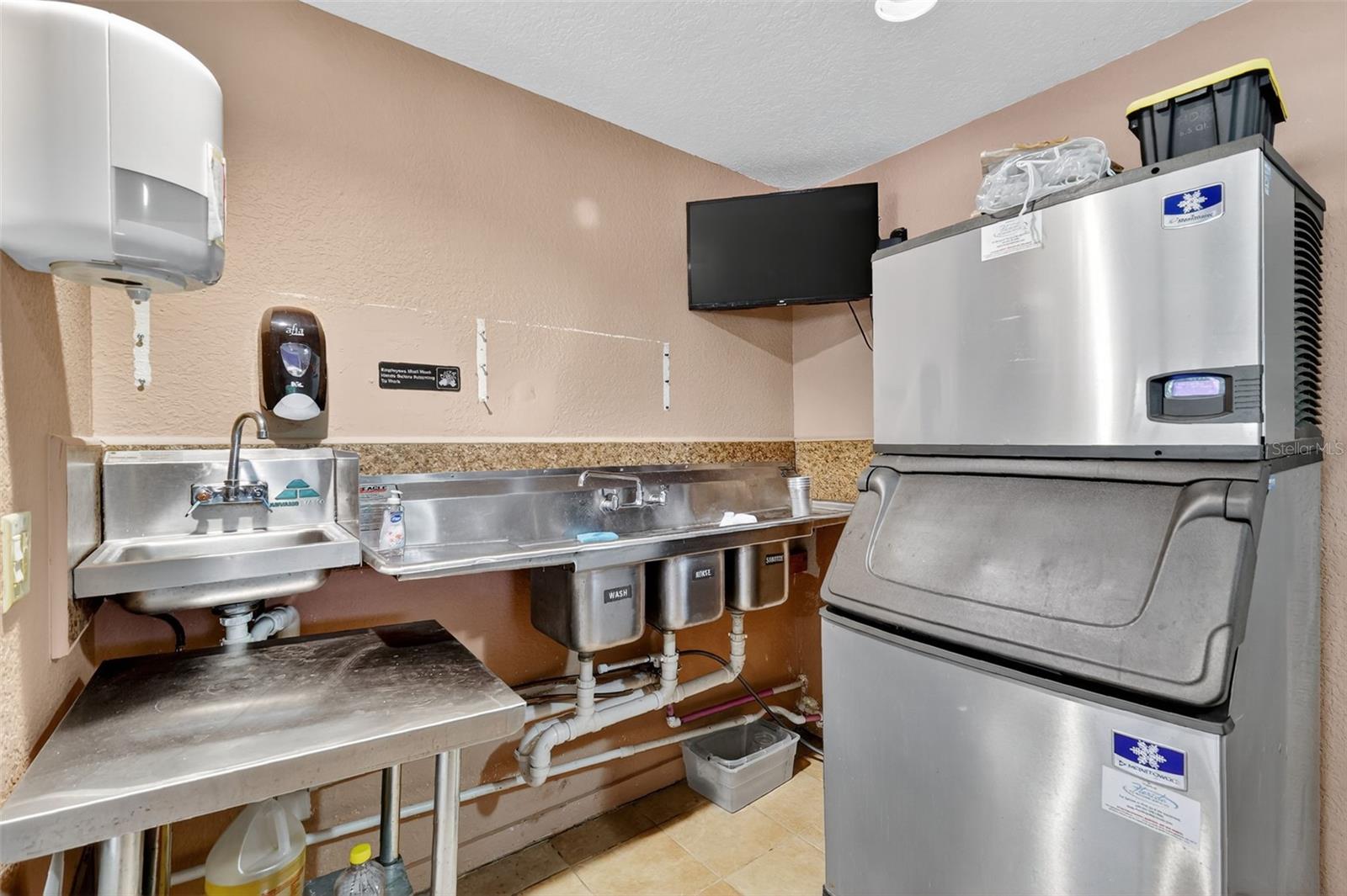 Image 10 of 24 For 13721 Country Club Drive