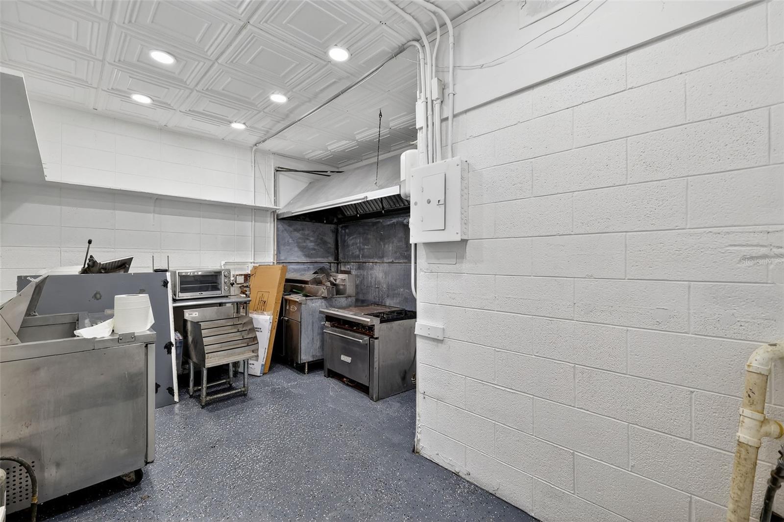 Image 11 of 24 For 13721 Country Club Drive