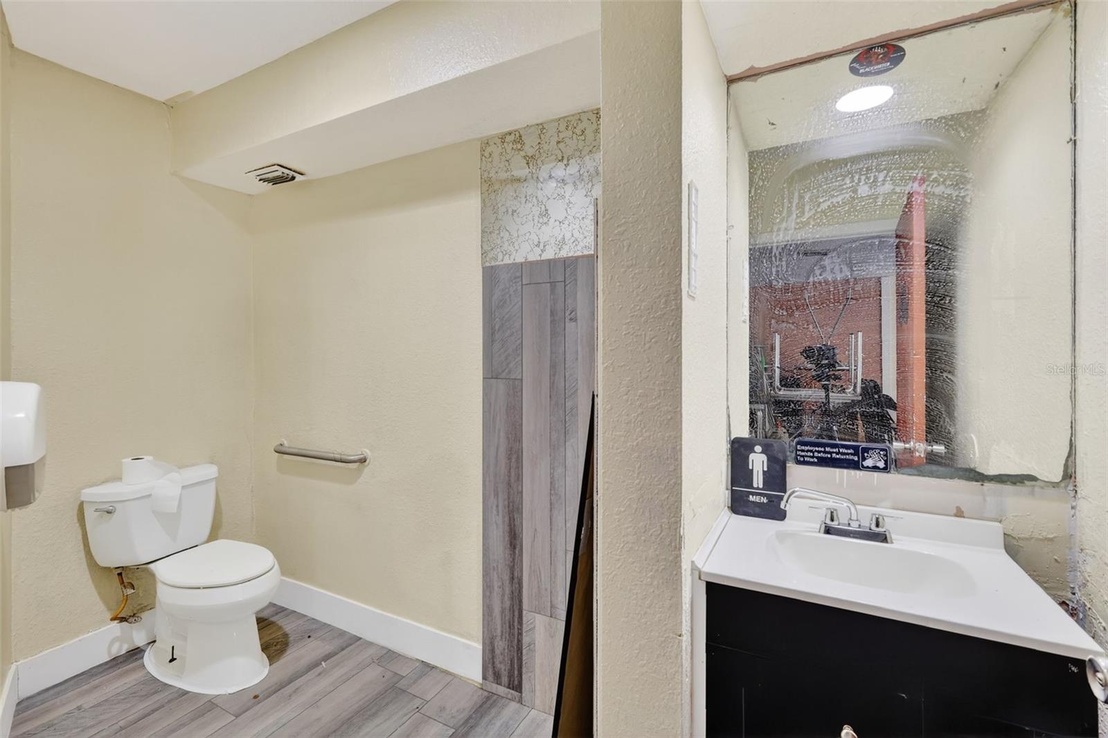 Image 14 of 24 For 13721 Country Club Drive