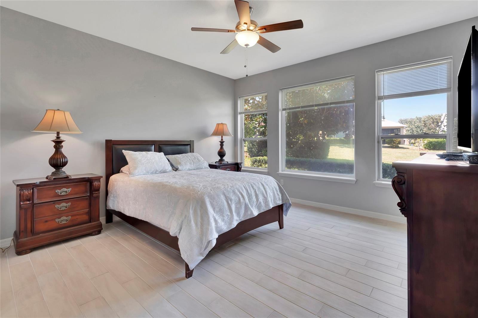 Image 22 of 51 For 109 Falling Acorn Avenue