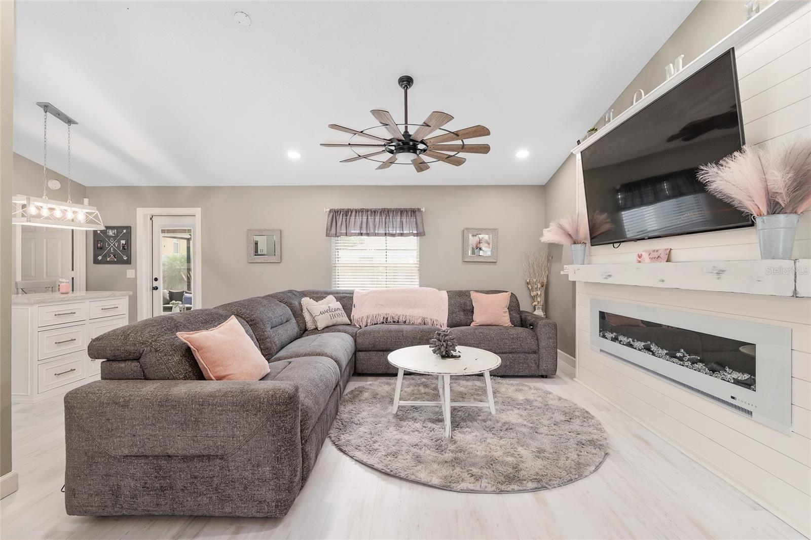 Image 12 of 86 For 800 Crestview Circle N