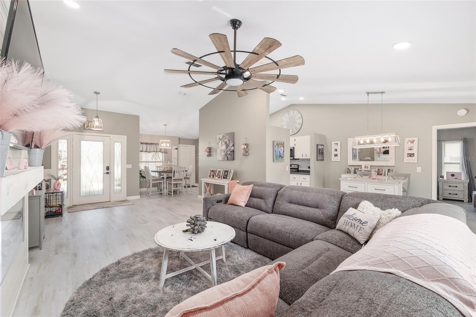 Image 16 of 86 For 800 Crestview Circle N