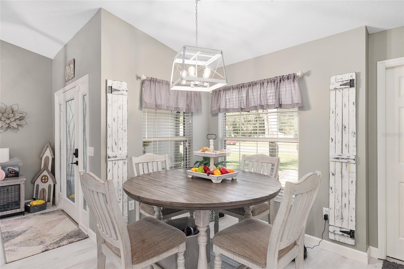 Image 18 of 86 For 800 Crestview Circle N