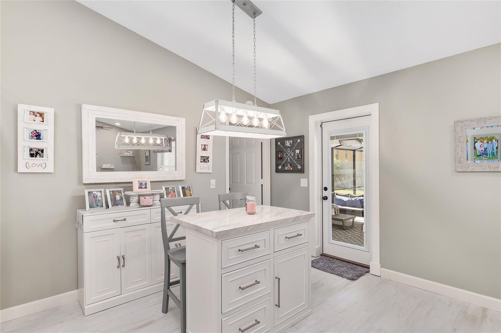 Image 21 of 86 For 800 Crestview Circle N