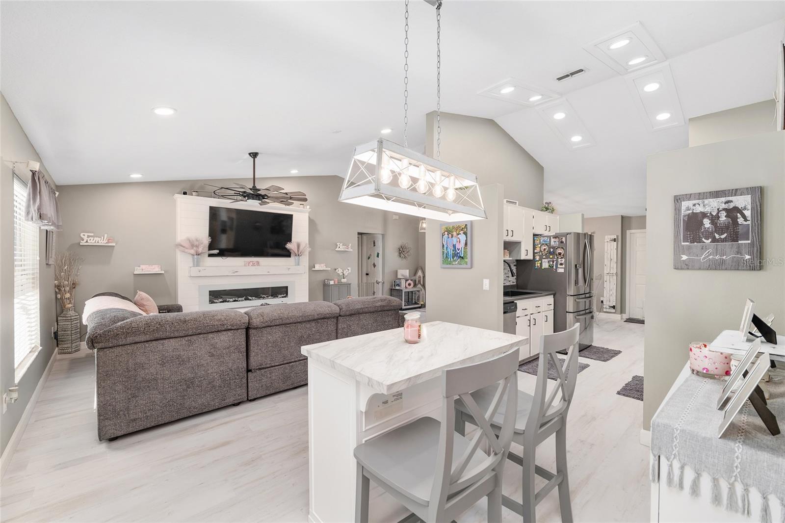 Image 22 of 86 For 800 Crestview Circle N