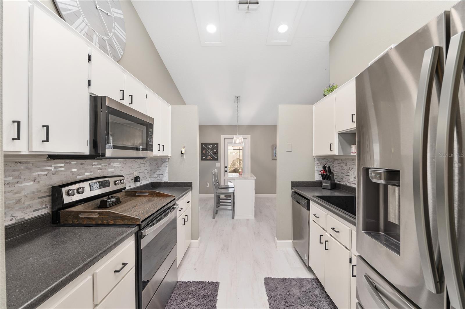 Image 26 of 86 For 800 Crestview Circle N