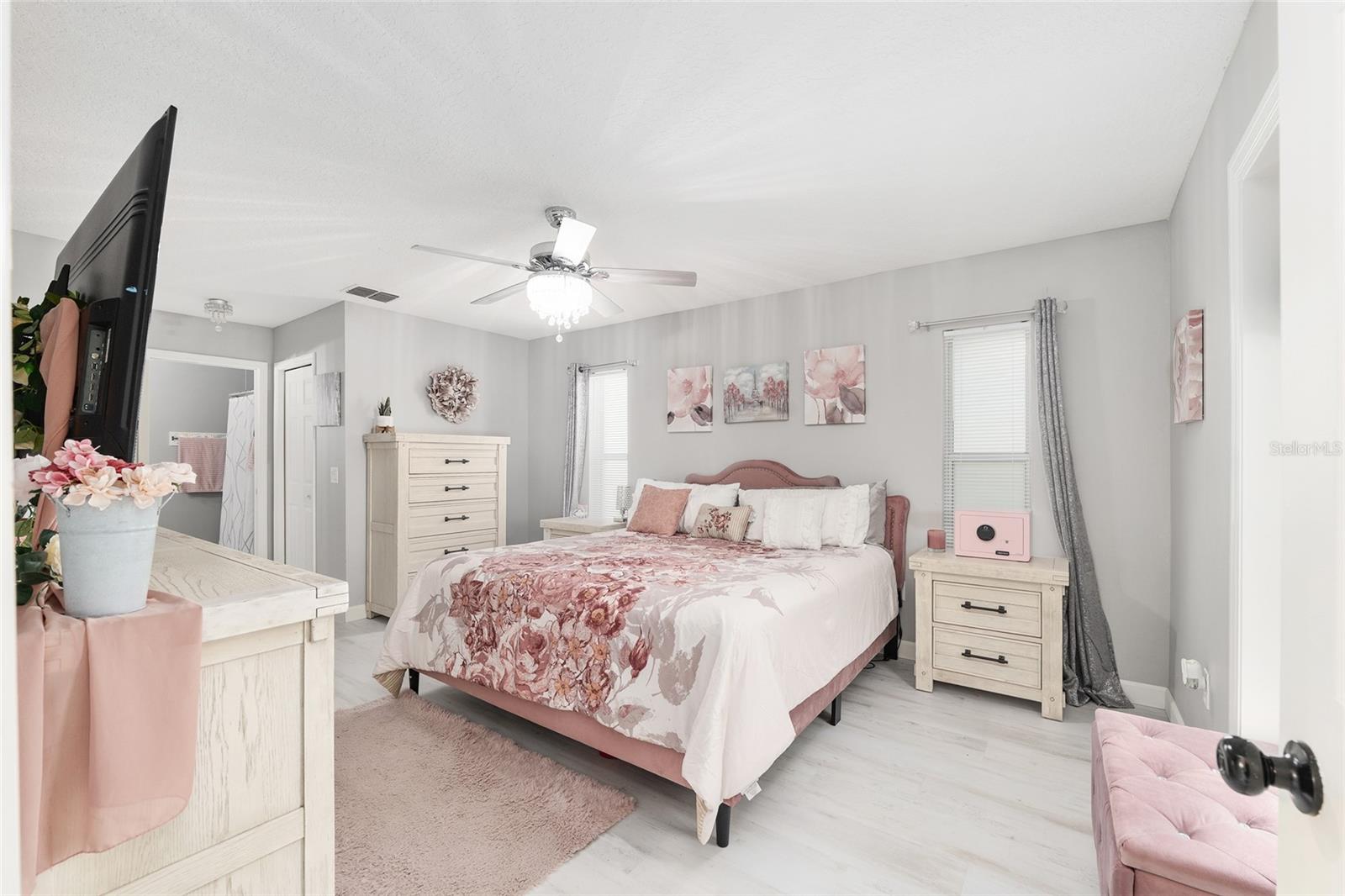 Image 28 of 86 For 800 Crestview Circle N