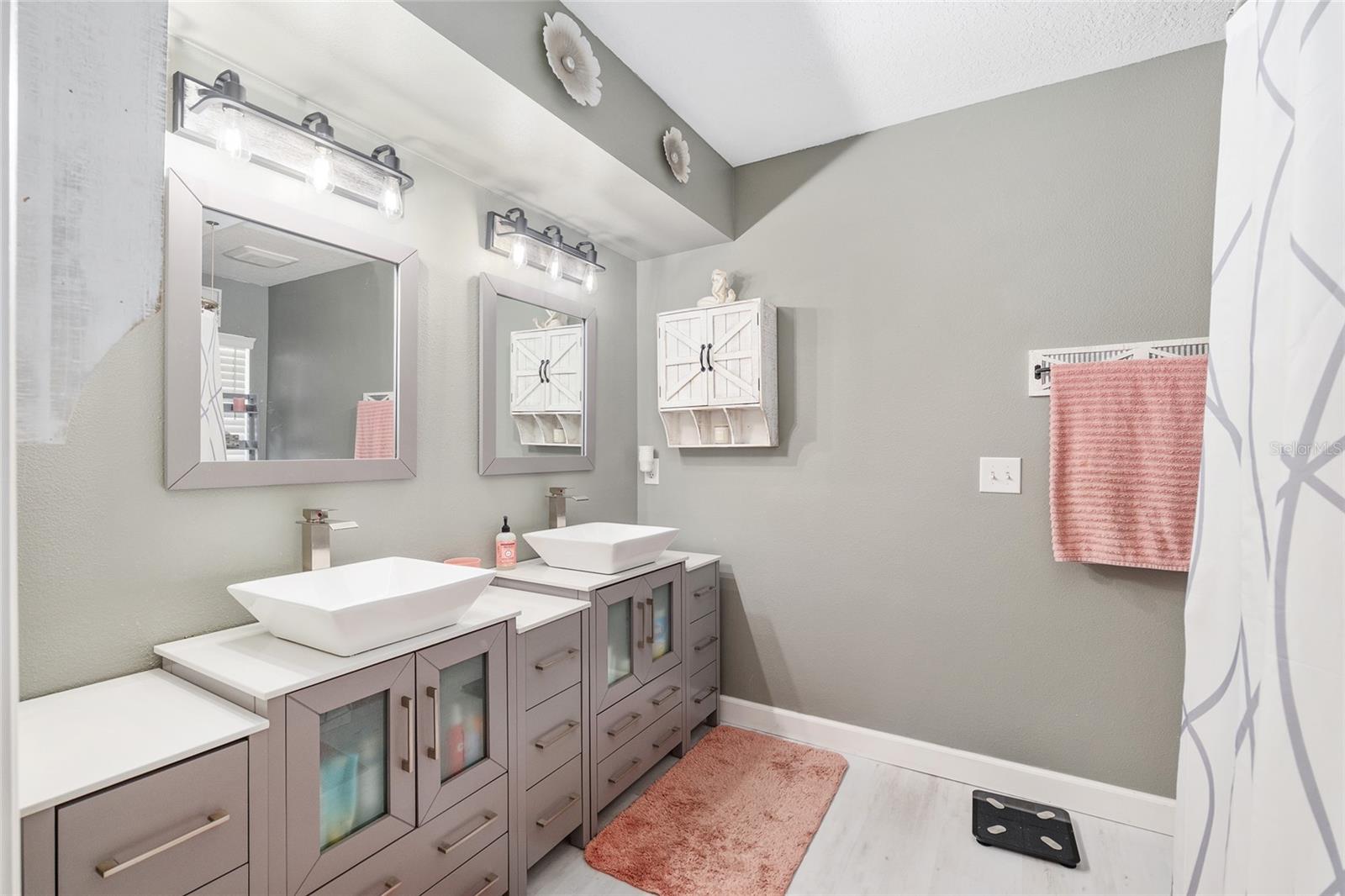 Image 32 of 86 For 800 Crestview Circle N