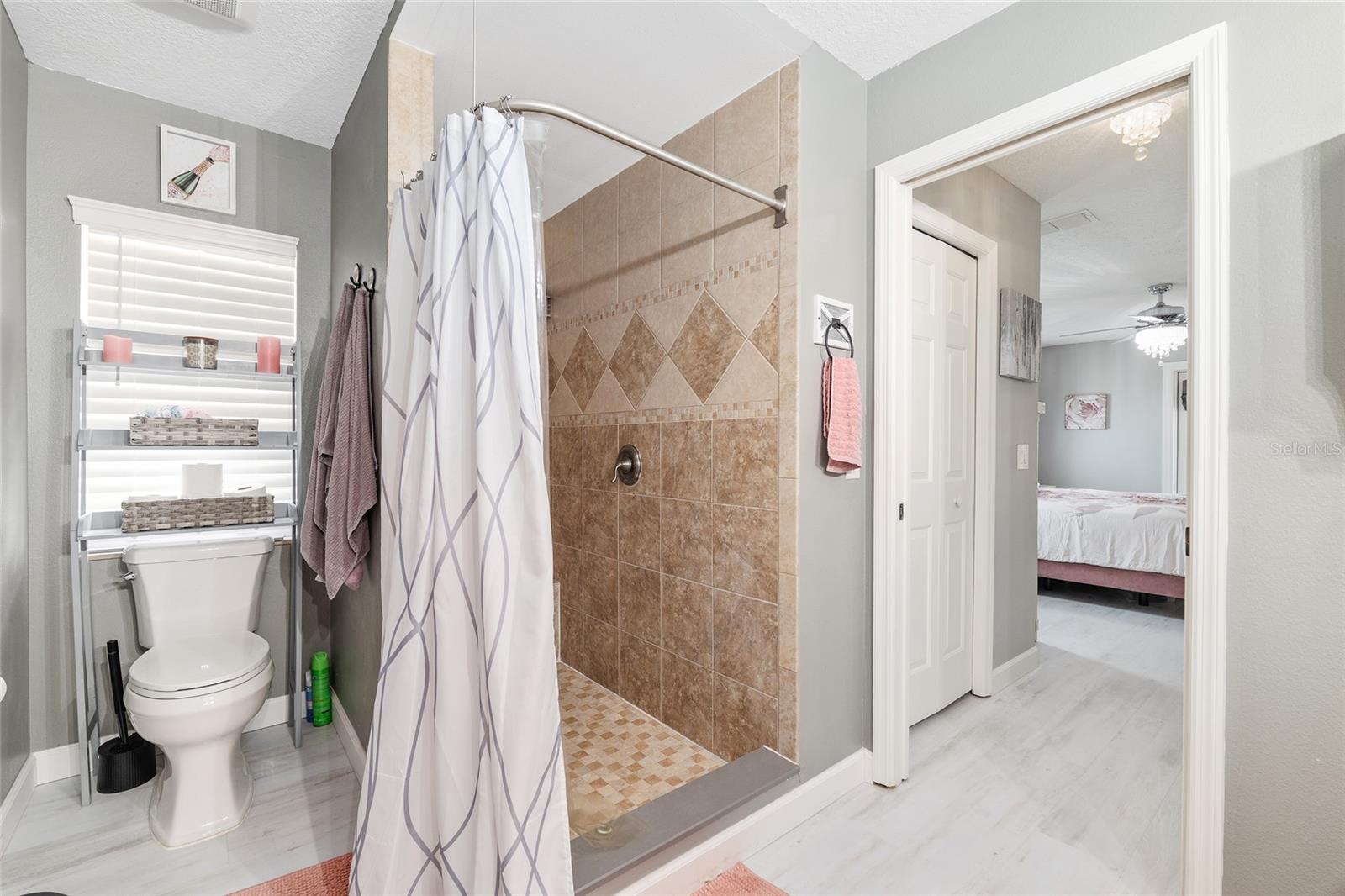 Image 34 of 86 For 800 Crestview Circle N