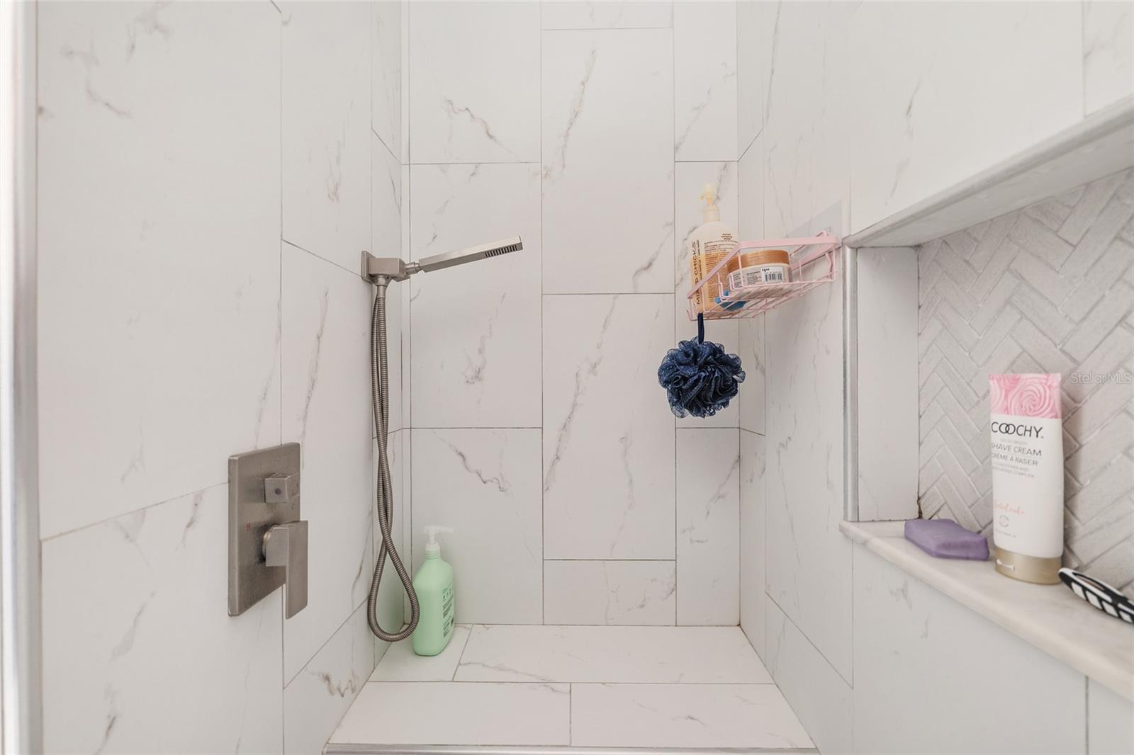 Image 41 of 86 For 800 Crestview Circle N