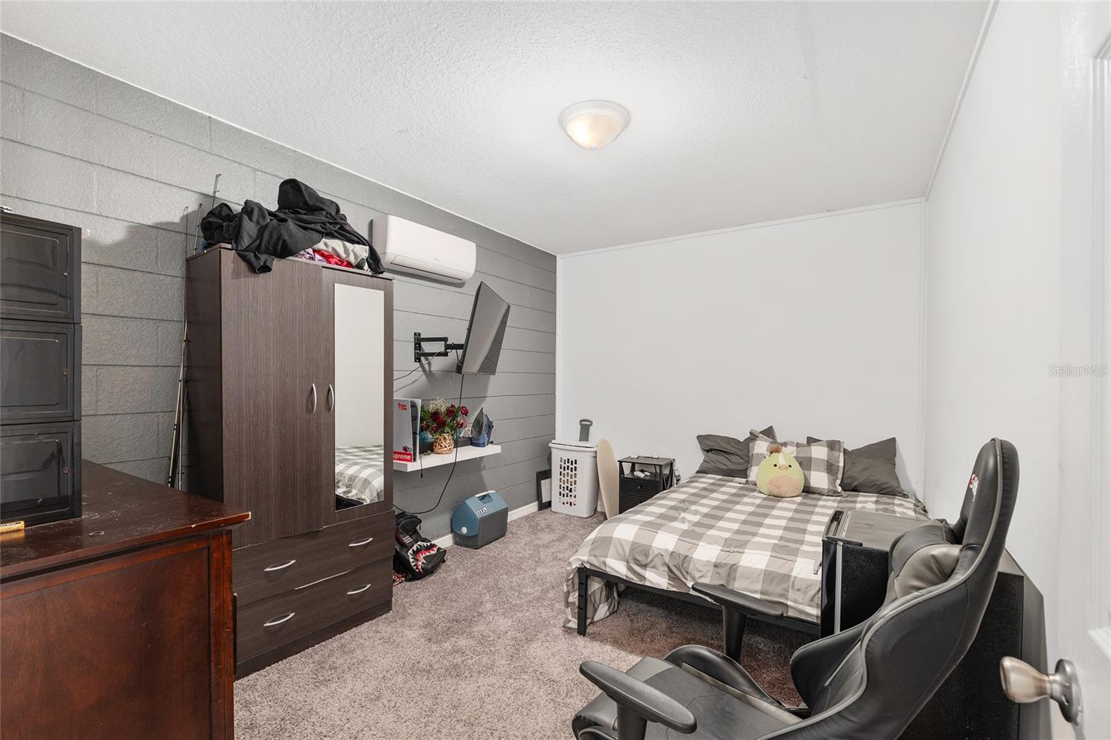 Image 45 of 86 For 800 Crestview Circle N