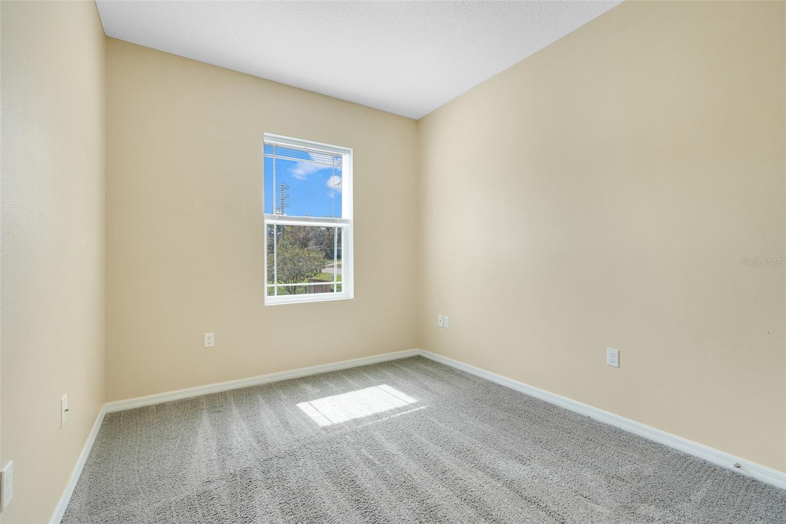 Image 19 of 28 For 1020 Lakefront Village Drive