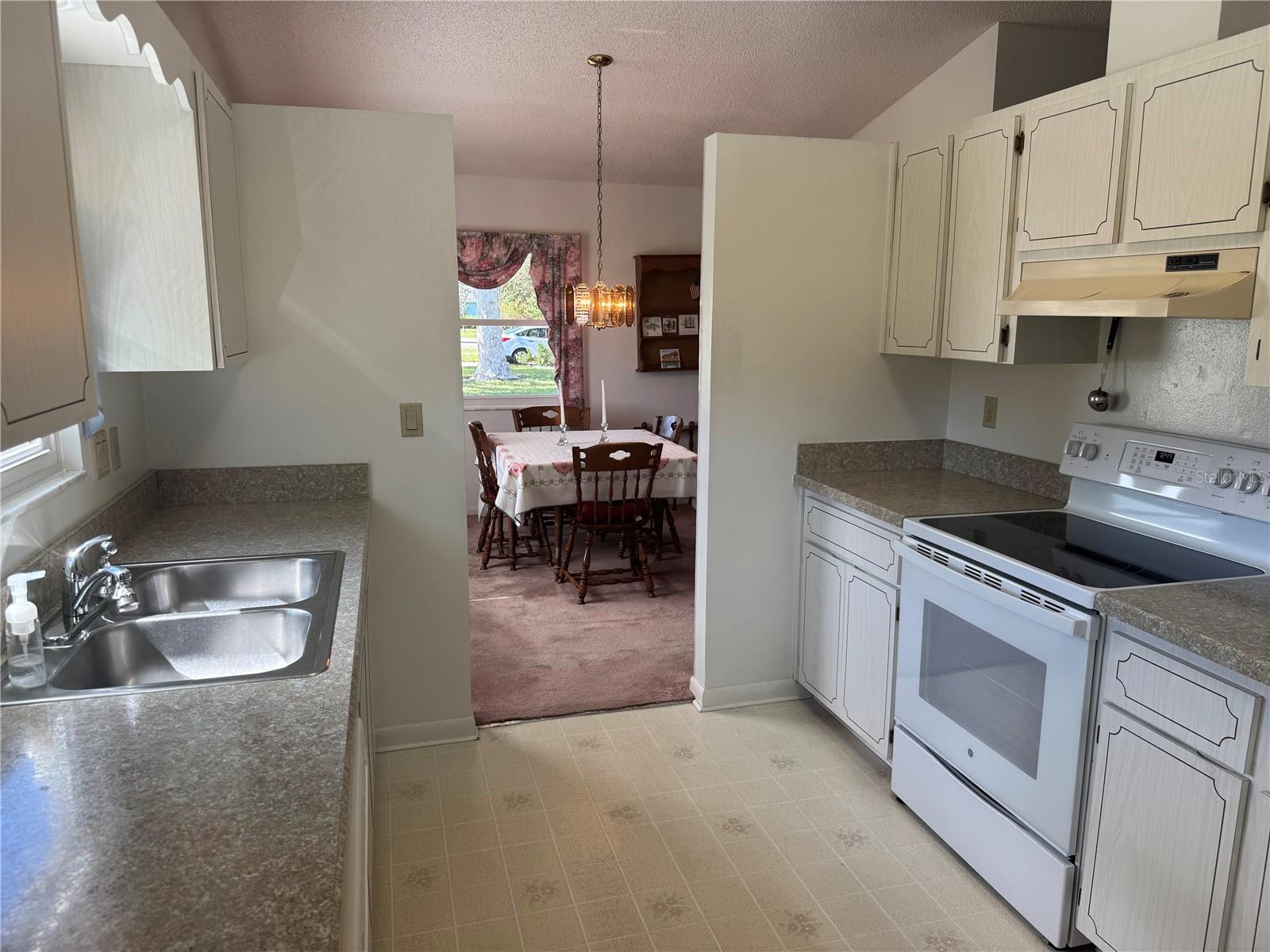 Image 13 of 57 For 10 Brigadoon Circle