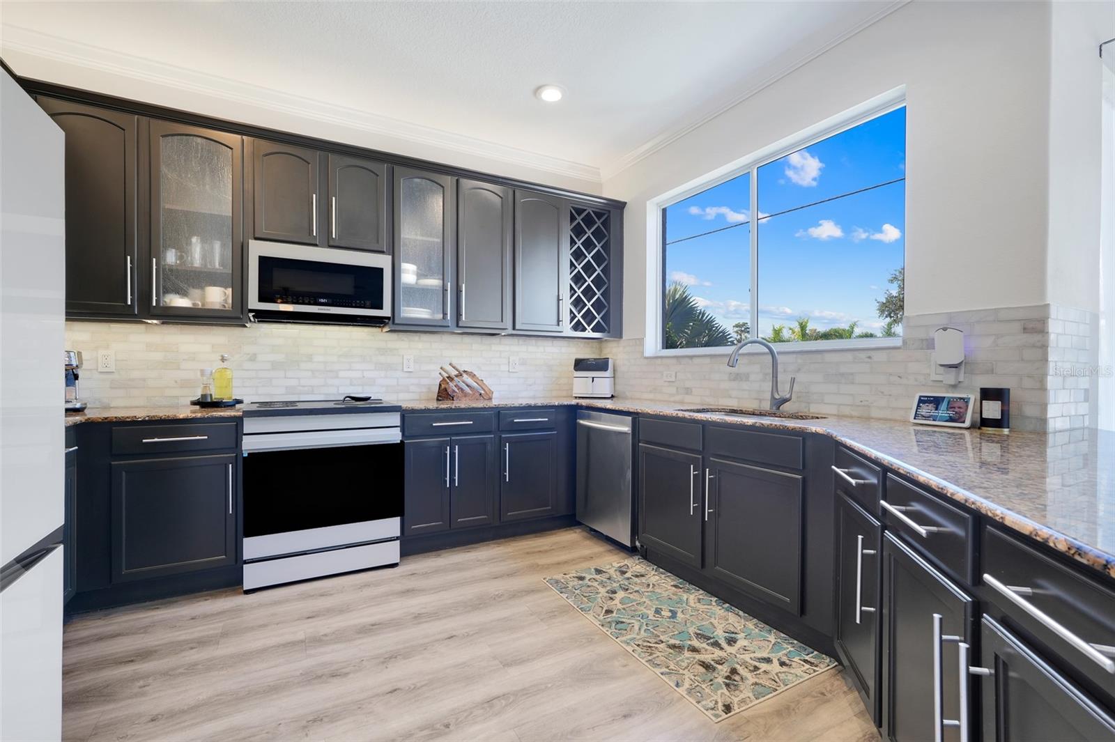 Image 10 of 36 For 10701 Lemay Drive