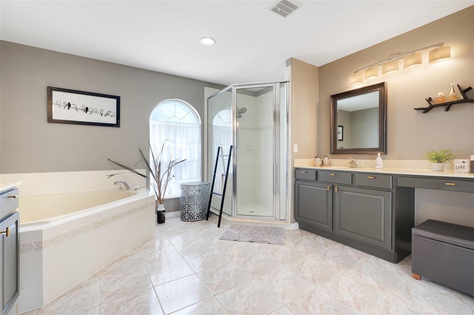 Image 21 of 36 For 10701 Lemay Drive