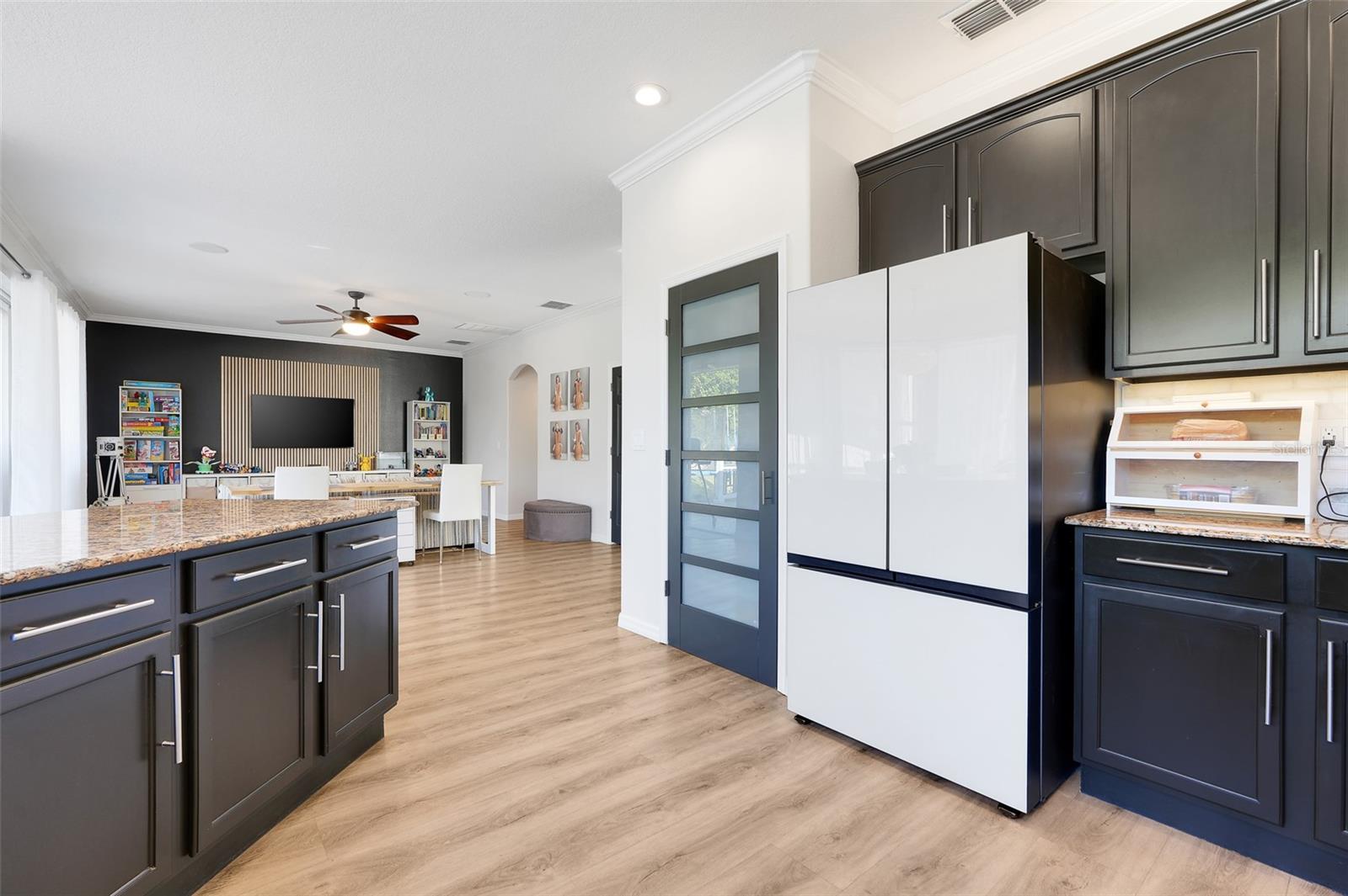 Image 9 of 36 For 10701 Lemay Drive