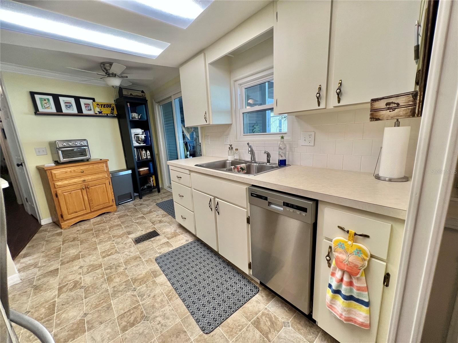 Image 27 of 74 For 114 Jacaranda Drive