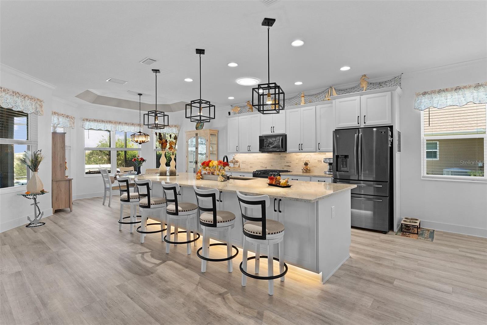 Listing photo id 8 for 1803 Zientara Loop