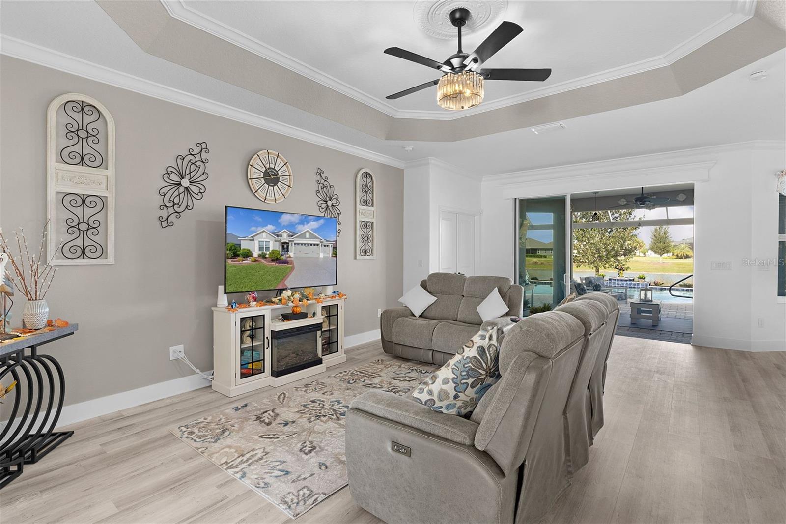 Listing photo id 13 for 1803 Zientara Loop