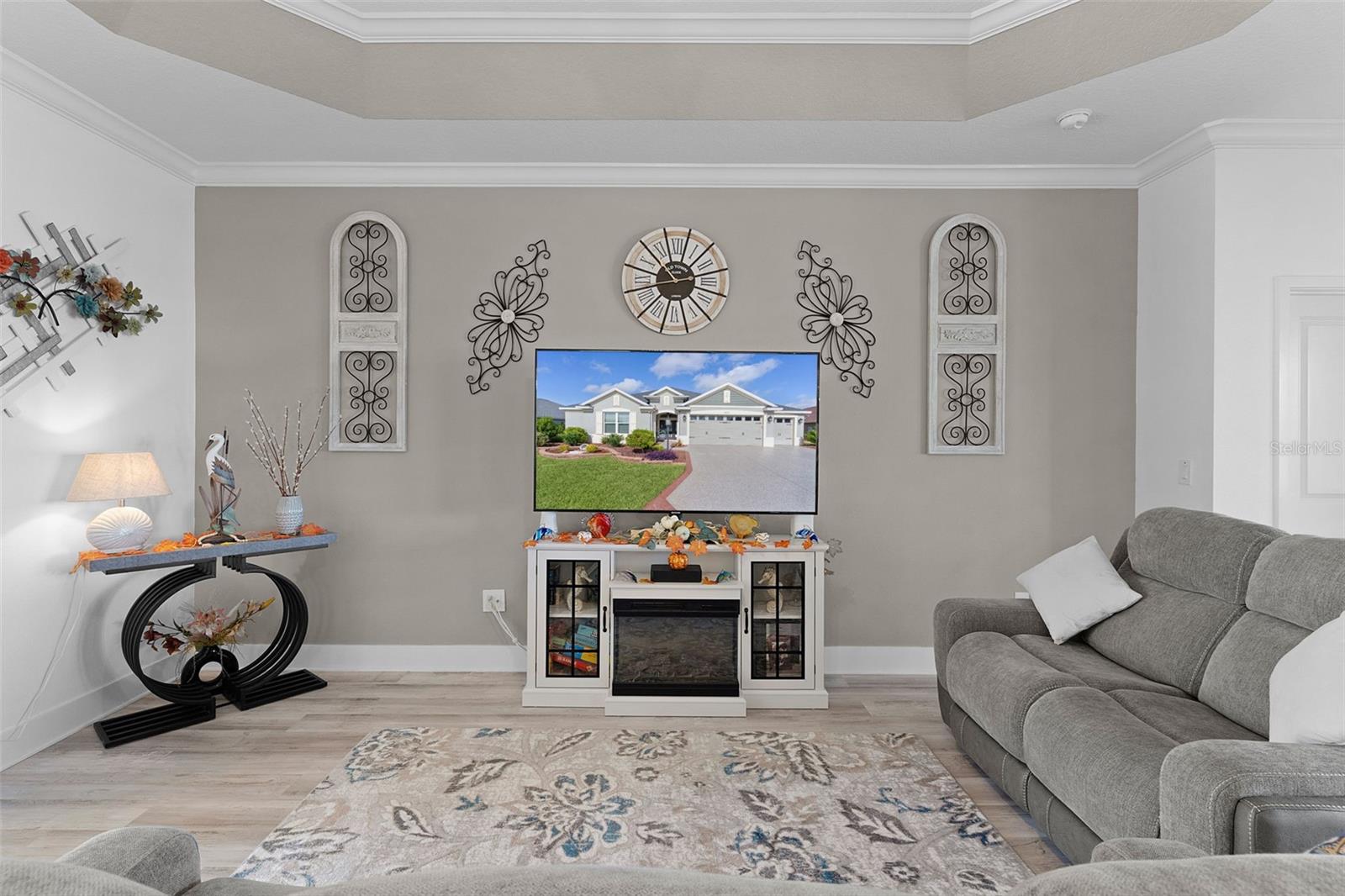 Listing photo id 14 for 1803 Zientara Loop