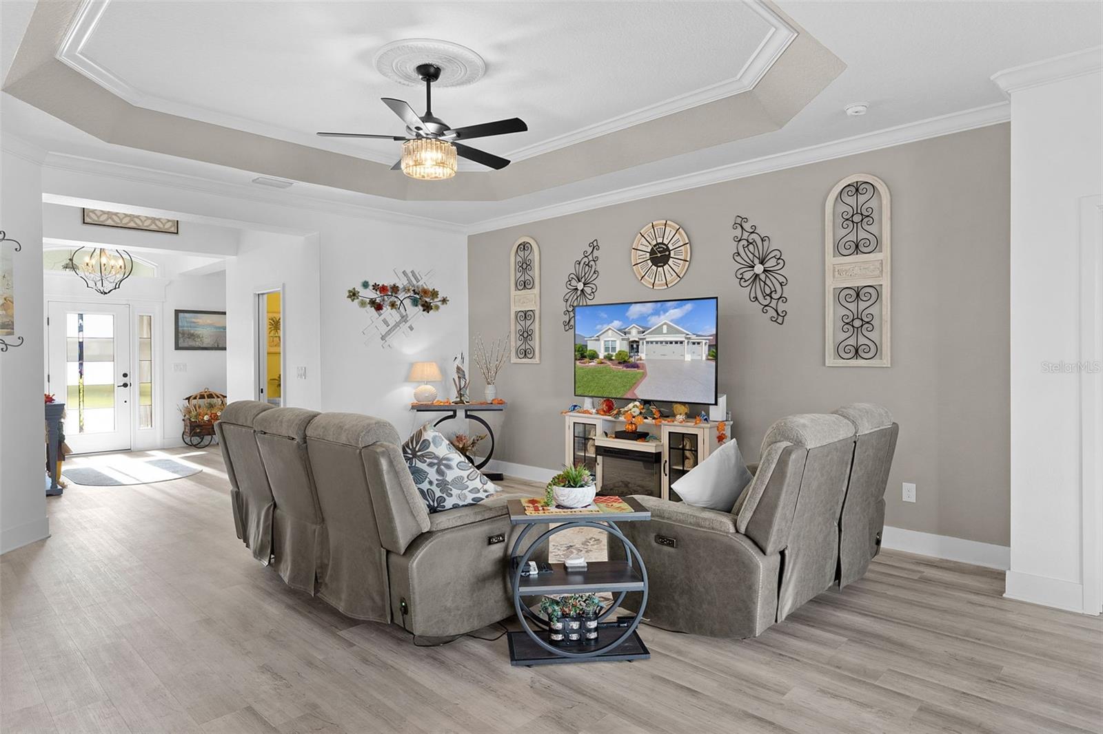 Listing photo id 16 for 1803 Zientara Loop