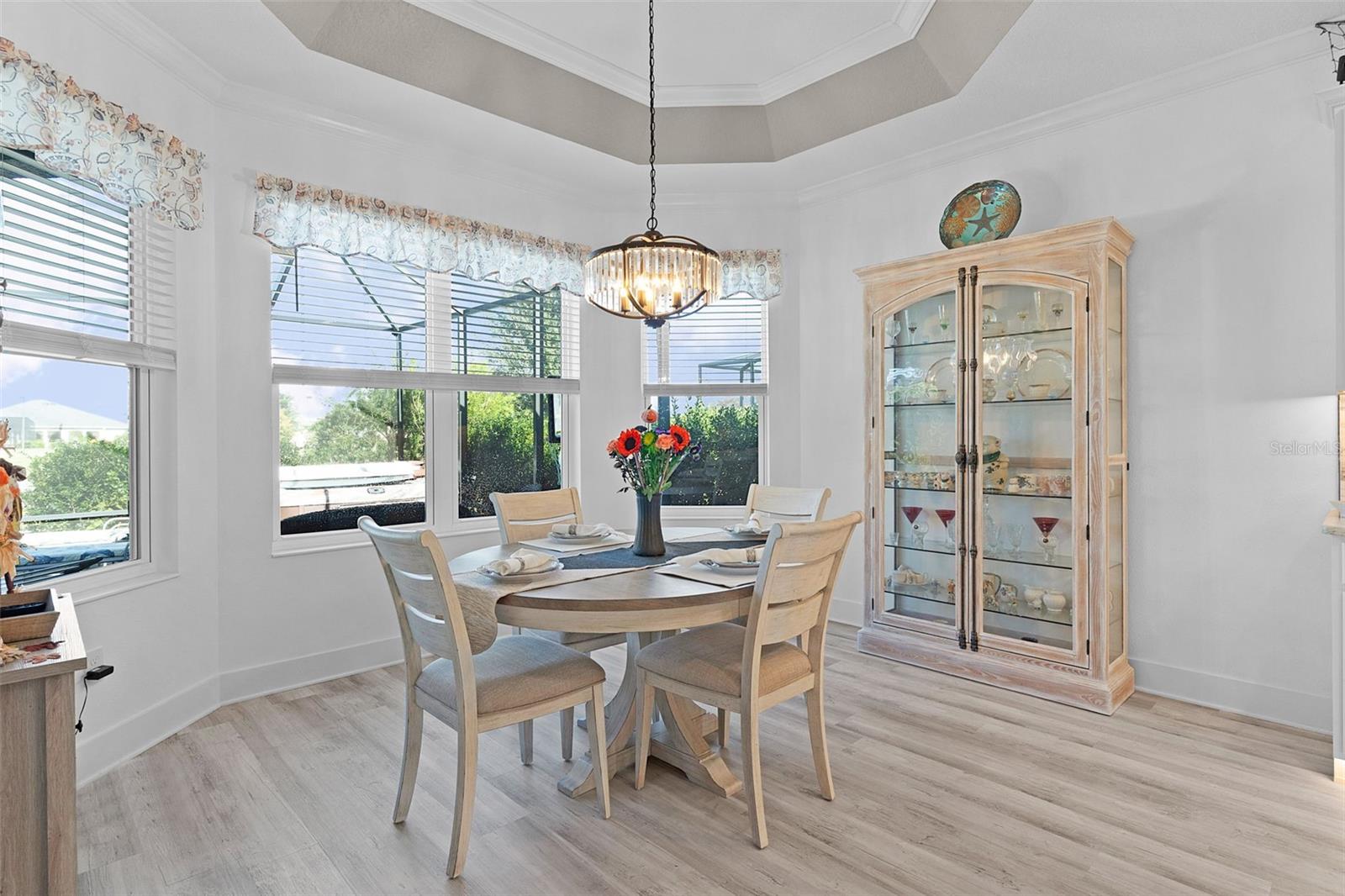 Listing photo id 18 for 1803 Zientara Loop