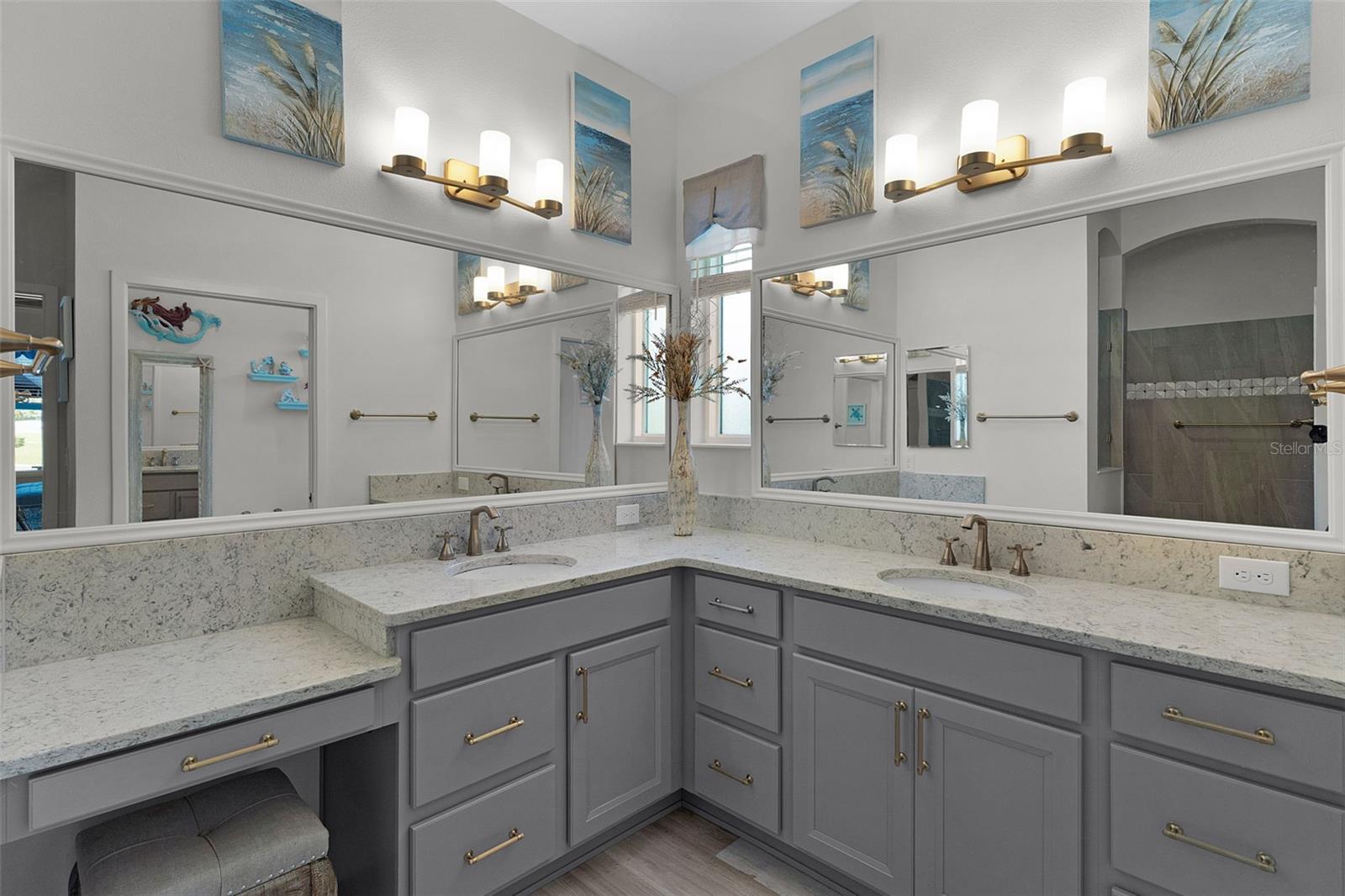 Listing photo id 26 for 1803 Zientara Loop