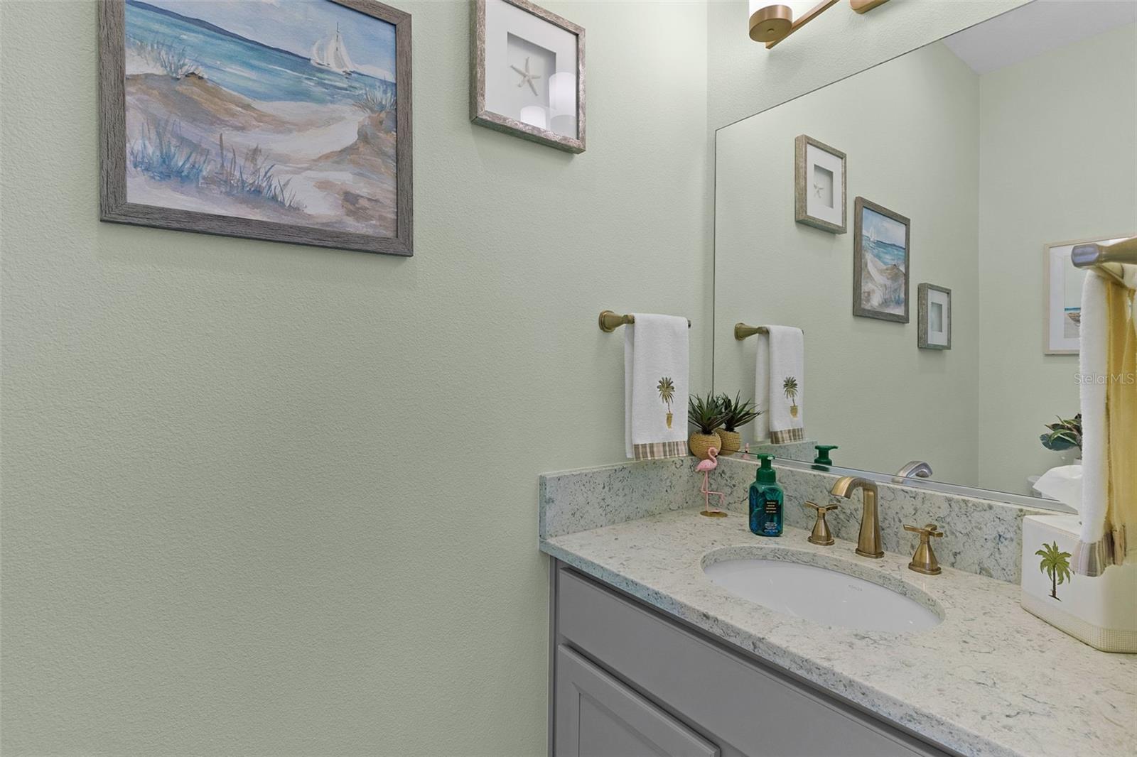 Listing photo id 33 for 1803 Zientara Loop