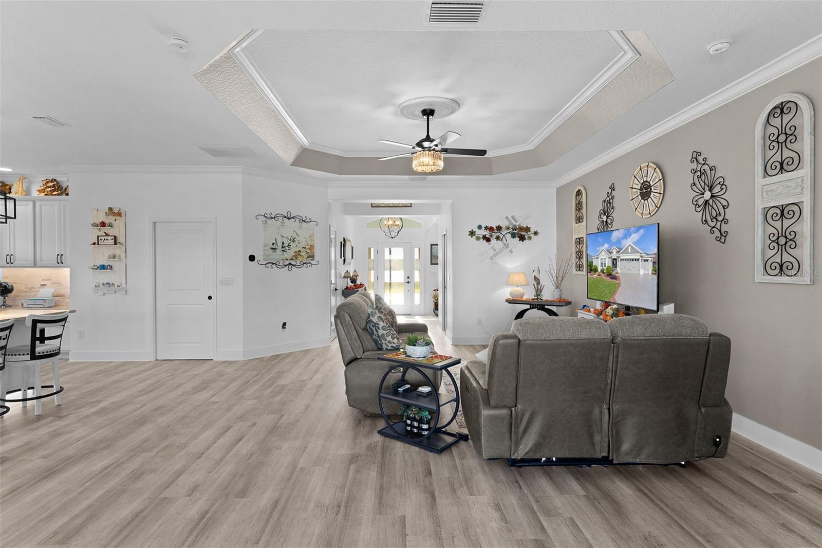 Listing photo id 34 for 1803 Zientara Loop