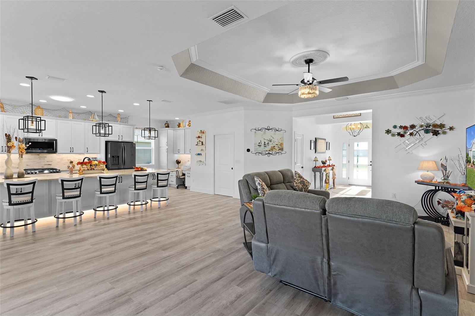 Listing photo id 35 for 1803 Zientara Loop