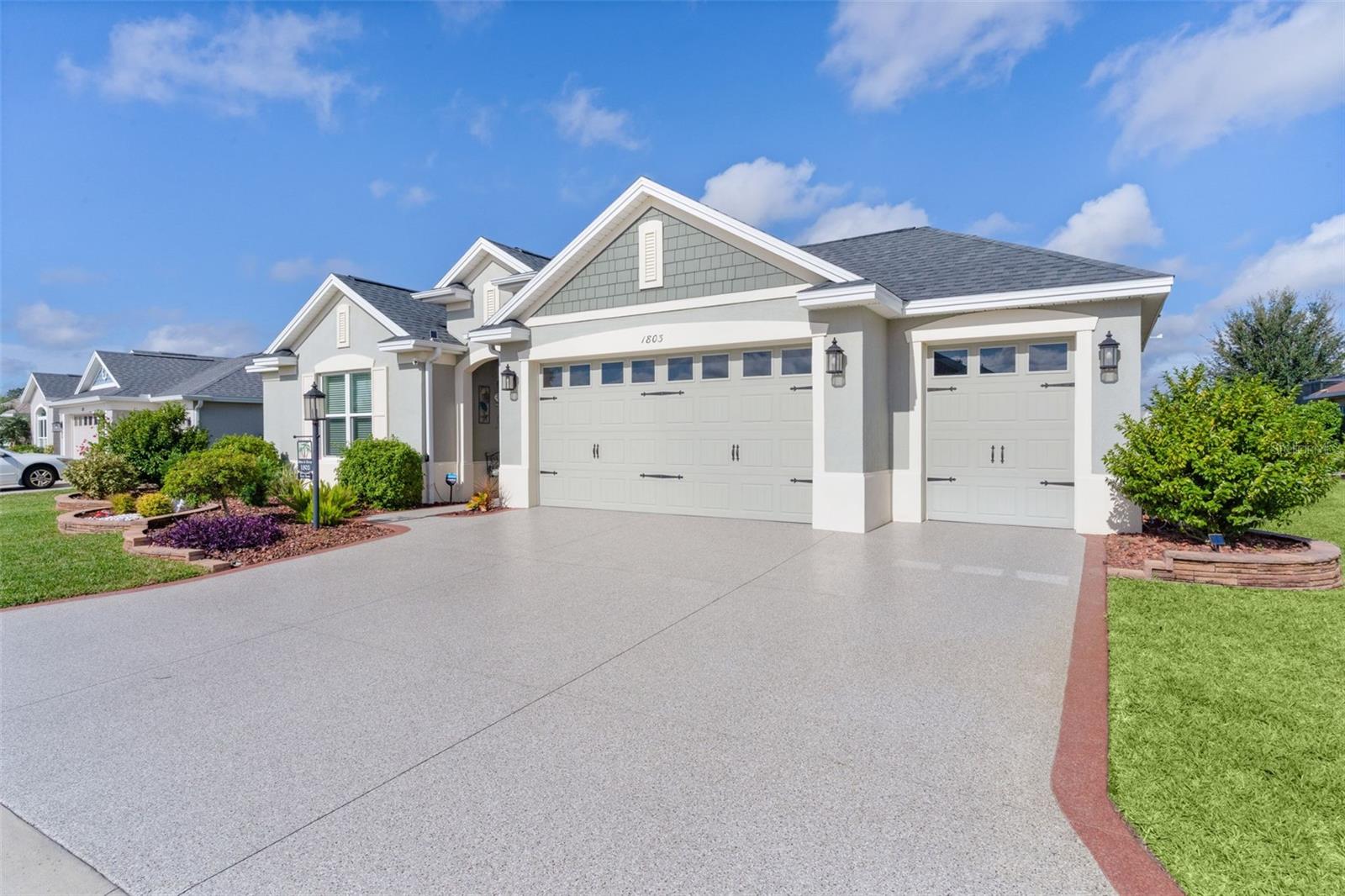 Listing photo id 53 for 1803 Zientara Loop