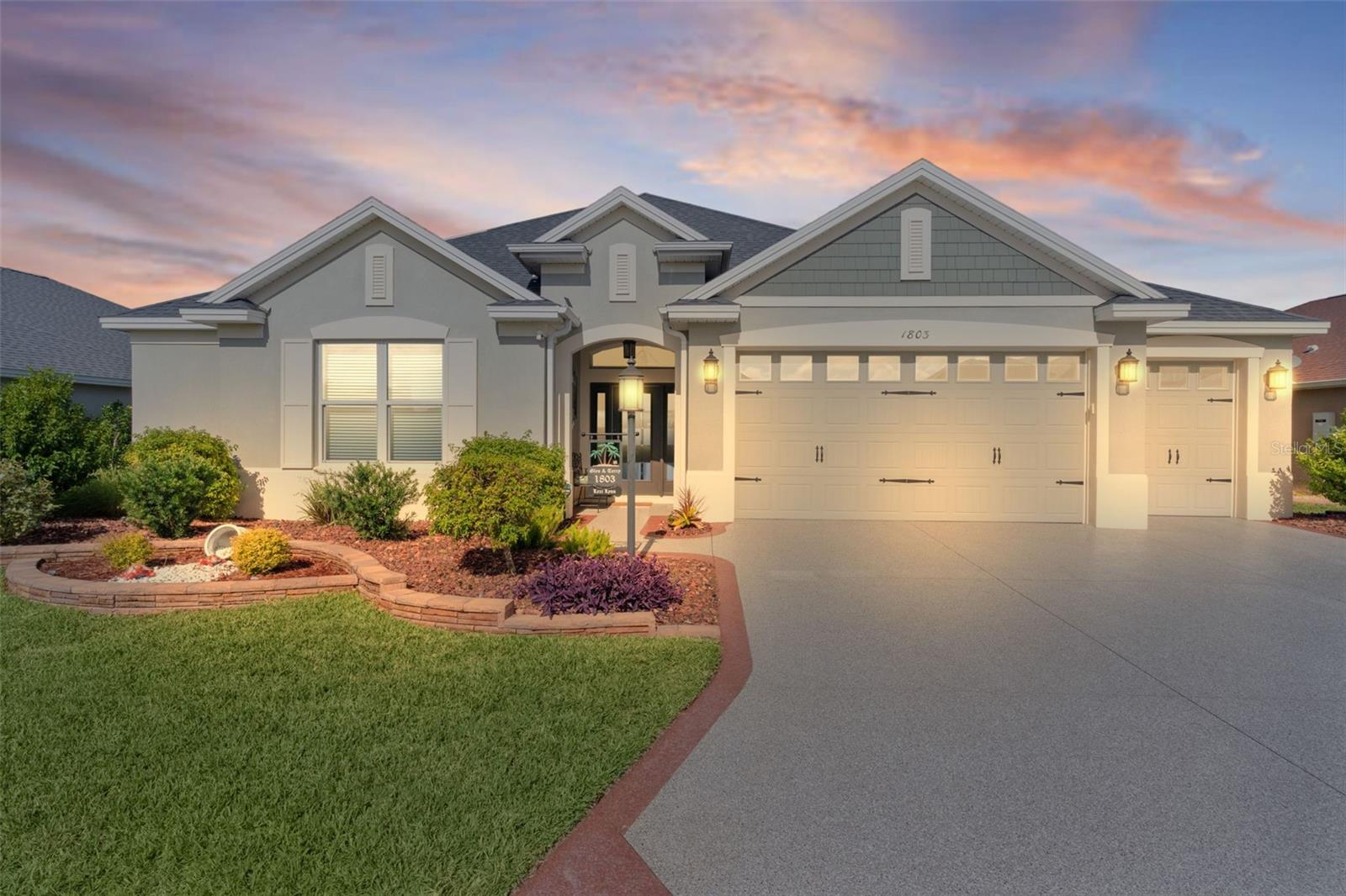 Listing photo id 4 for 1803 Zientara Loop