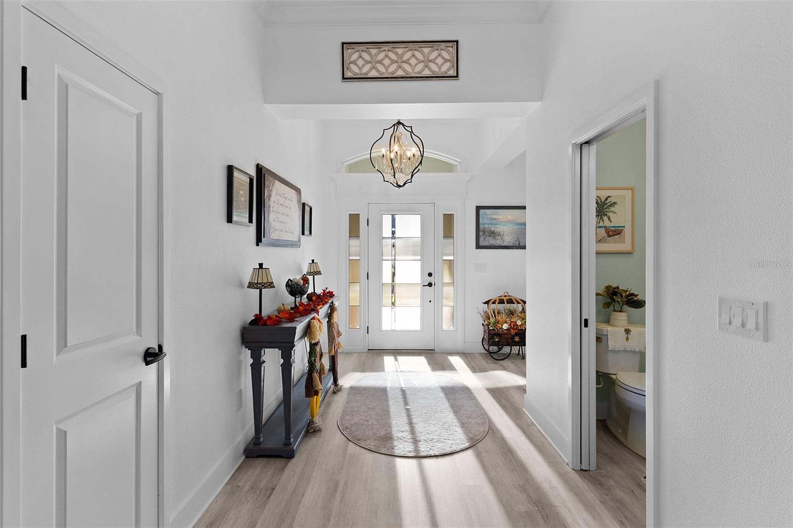 Listing photo id 6 for 1803 Zientara Loop