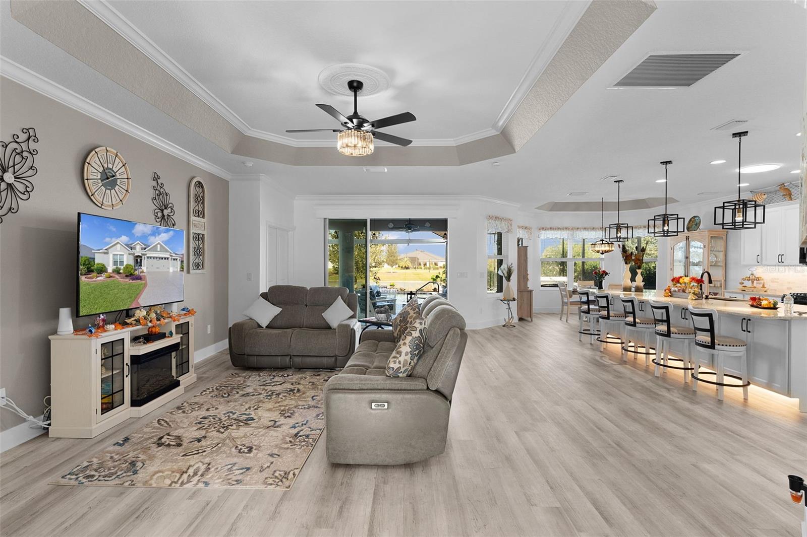 Listing photo id 7 for 1803 Zientara Loop