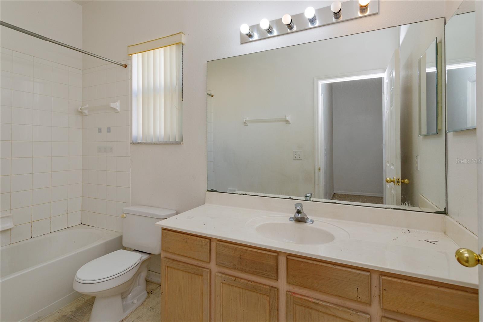 Image 17 of 25 For 346 Alegriano Court