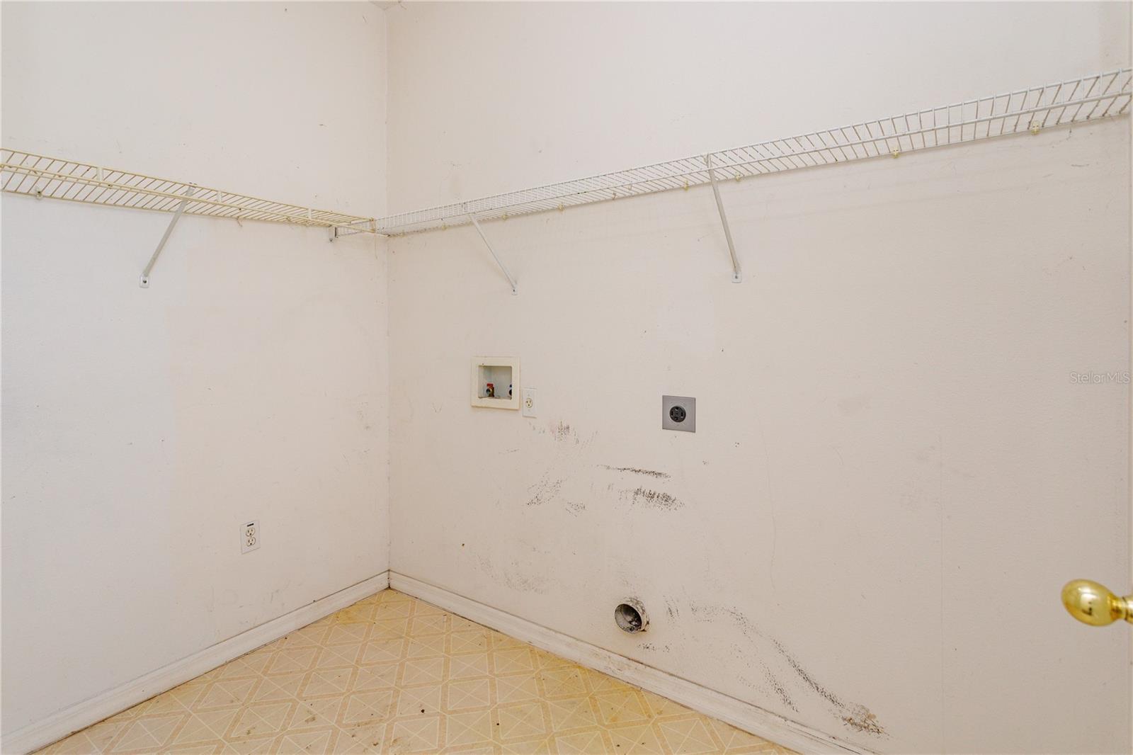 Image 21 of 25 For 346 Alegriano Court