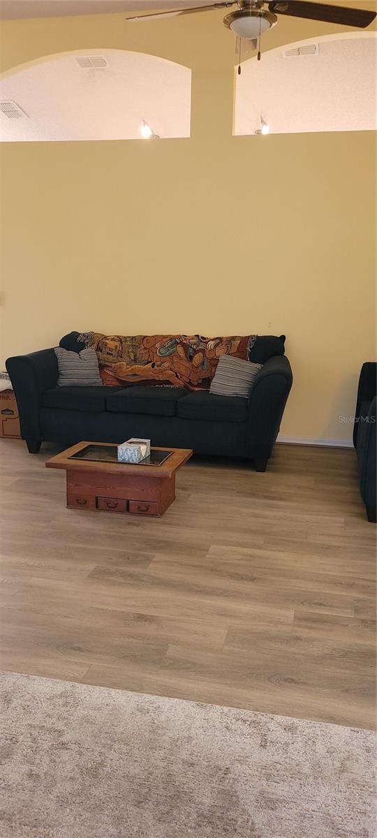 Image 11 of 16 For 4051 Capland Avenue