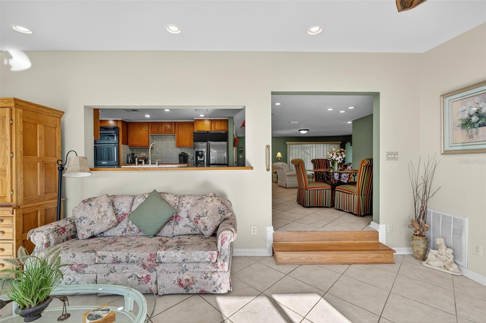 Image 14 of 75 For 945 Todd Way