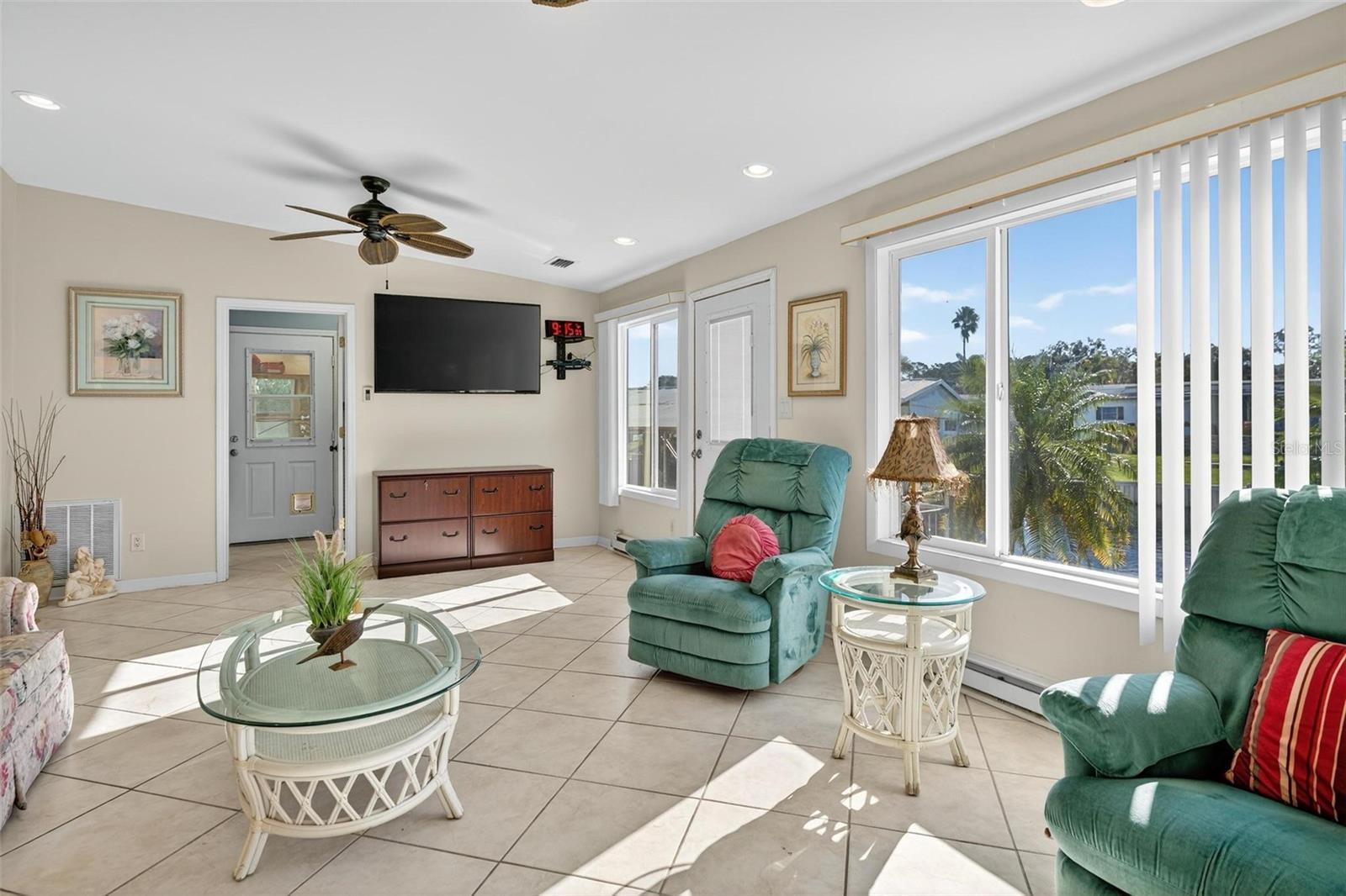 Image 16 of 75 For 945 Todd Way