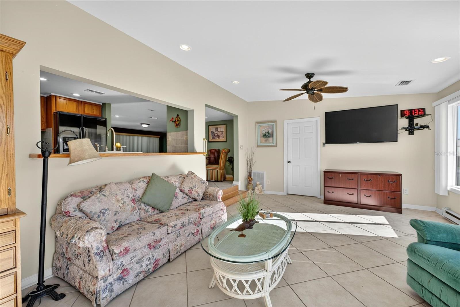 Image 19 of 75 For 945 Todd Way