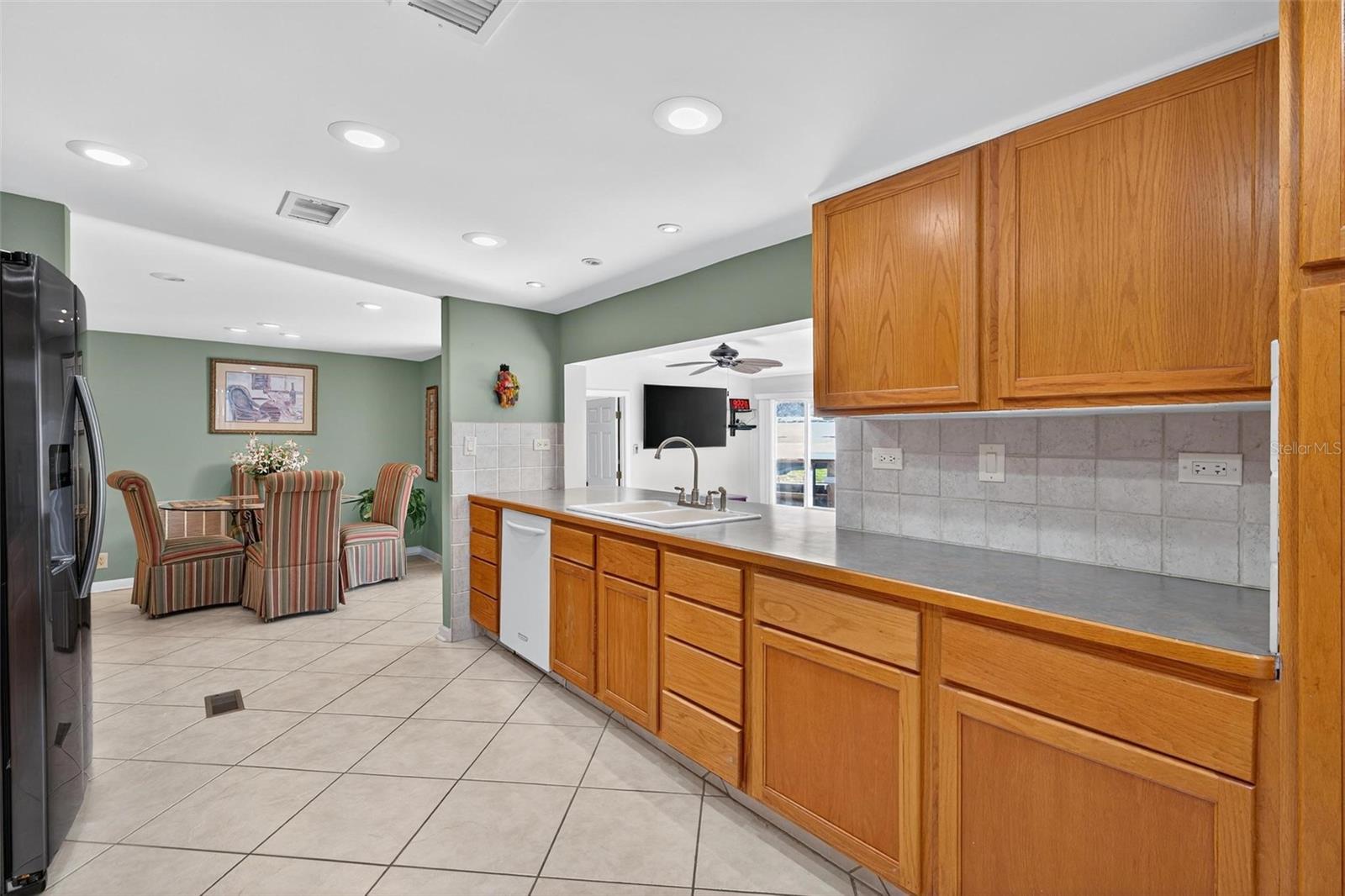 Image 23 of 75 For 945 Todd Way