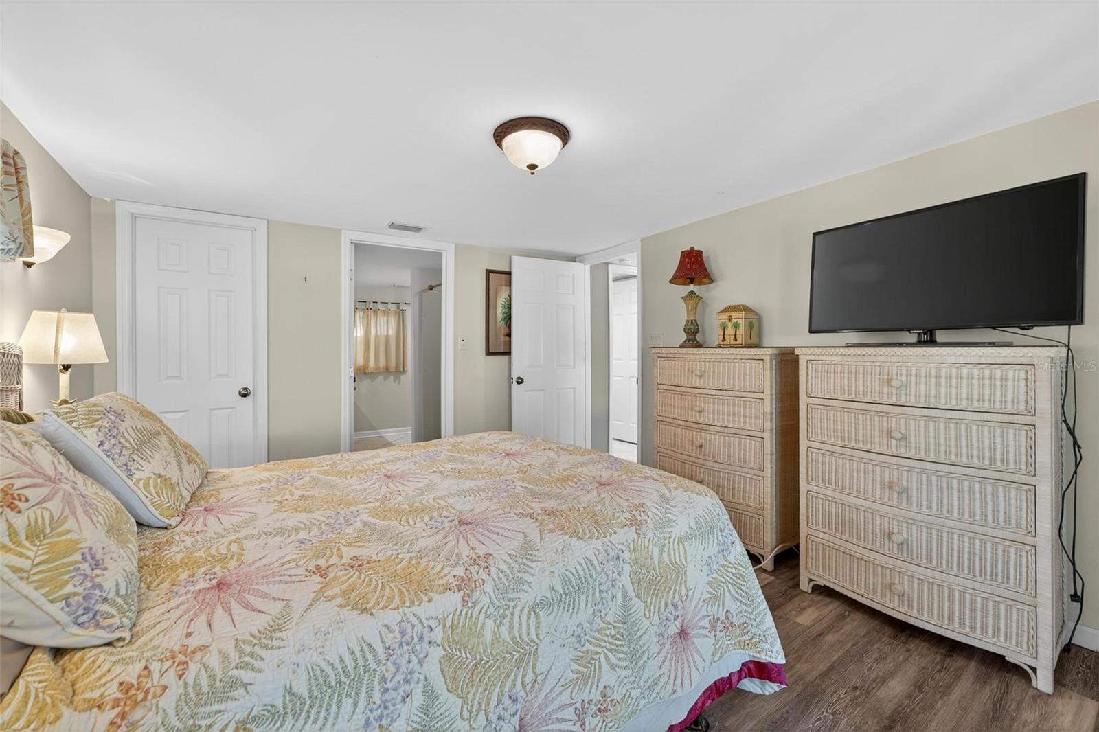 Image 31 of 75 For 945 Todd Way